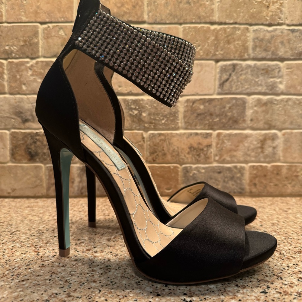 Betsy Johnson Sb Unite black heels